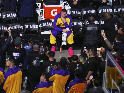 NBA》世紀交易案後首度回達拉斯 獨行俠致敬影片讓東契奇落淚