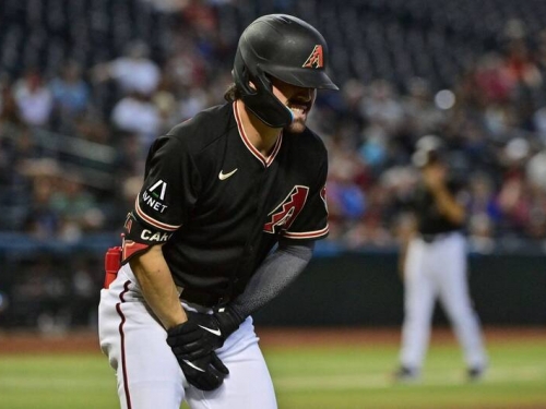 MLB》驚悚！台美混血大物遭速球直擊右手腕 本季第二度單場被砸2次