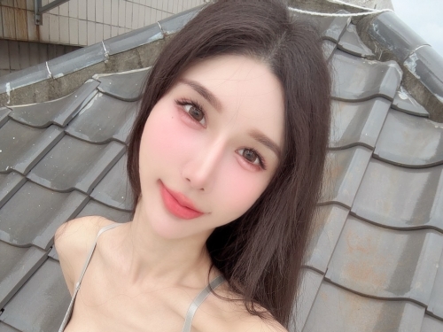 性感小慾兔「夢夢」粉色比基尼好辣！「雪白圓乳」比月餅還大又圓！