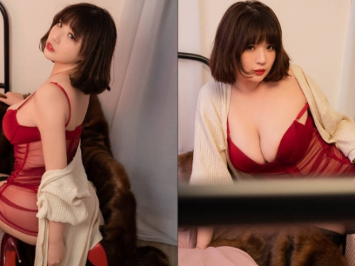 巨乳壽星「茹茹Ruru」本性外露，「絲襪美腿」色誘讓生日快樂起來！
