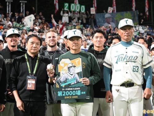 中職》坦言開季艱困 洪總執教2000場感謝選手與球迷