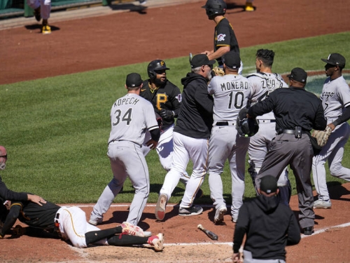MLB》海盜新星本壘衝撞痛苦倒地 兩隊清空板凳大亂鬥