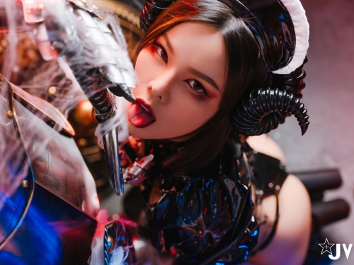 性感魅魔軍團「榨精有一套」　被噴滿嘴白濁液體好滿足！