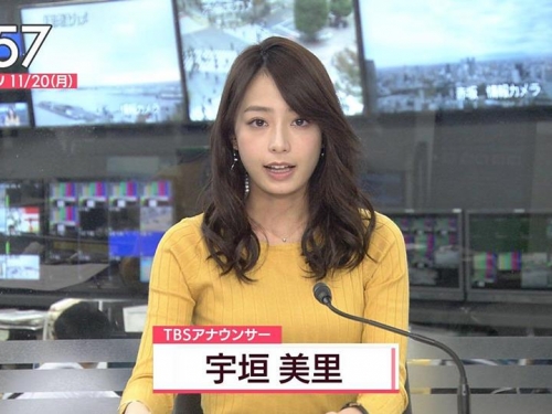 最性感G奶主播「宇垣美里」播報台下耍壞　不務正業脫了！