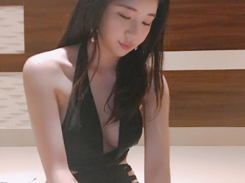 清純大奶妹衣服好緊繃！跳熱舞「凶狠雙乳」震幅劇烈，讓人緊盯前方不放！