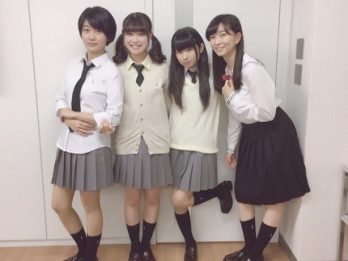 制服誘惑...4位女孩「選誰當女友」　挑中她你就是肥宅！