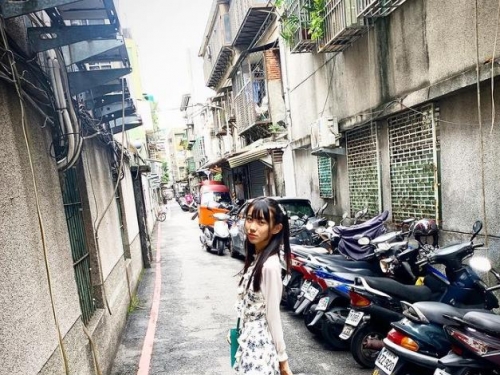 日本正妹來台專拍「奇怪街景」神人搜出IG：超可愛