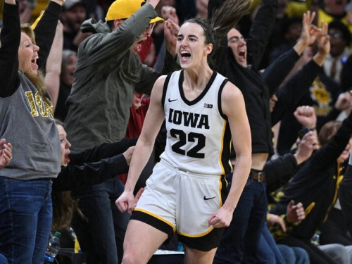 NCAA》神射手克拉克用招牌大號三分寫歷史！ 柯瑞盛讚：很特別