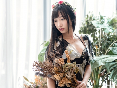 極品甜美系「美胸慾兔-又又」給你火辣爆乳過中秋～