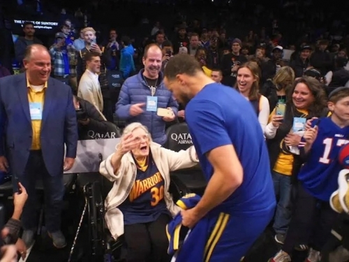 NBA》「柯瑞效應」席捲灣區！美媒：不看籃球的老太太也穿上30號球衣