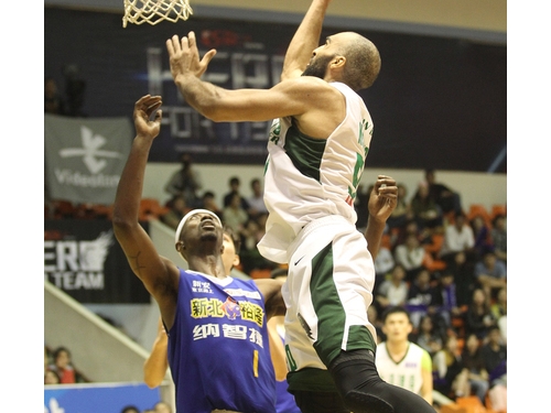 台啤裡應外合扳倒裕隆　4強賽1比1平手