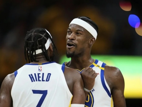 NBA》紀念巴特勒和希爾德友情 勇士首推雙人搖頭公仔