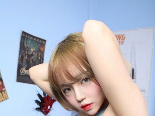愛拍辣照被退學，南韓「豪乳妹」超高衩白泳裝色氣翻倍