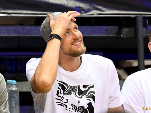 世界盃男籃》波辛傑斯臨時因傷無法出賽 教練提出他的看法