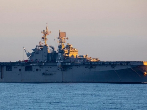 美國海軍「硫磺島號」維修失火 11水兵遭濃煙嗆傷
