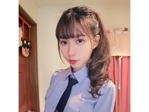 未來的波麗士大人正妹「Ti Ti」預約警界之花 天使臉孔火辣身材 網友：犯罪率要上升了！