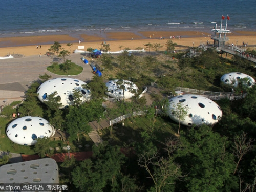 外星人來了？山東日照海灘出現37座「飛碟屋」