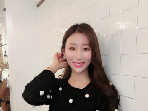 「攀岩正妹」大秀真功夫！逆天美腿一躍而上畫面震撼，網直呼：「不可思議」