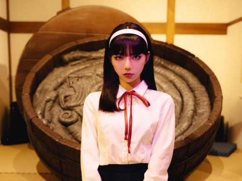 甜美女神「啾啾Chu」化身最美富江　邪魅眼神讓人自願成為囊中物