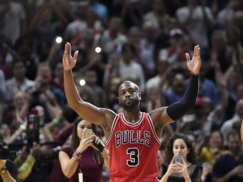 球迷狂噴垃圾話  韋德霸氣比3冠回嗆！