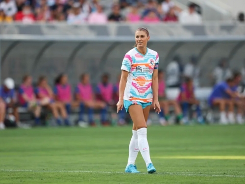 足球》最「美」女將Alex Morgan高掛球靴