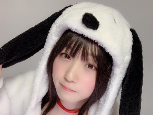 黑跟白你喜歡哪種？只要是「伊織もえ」都喜歡！比基尼乳量炸裂！