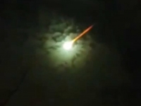 《明亮的綠色火球照亮阿根廷夜空！是UFO還是流星？》