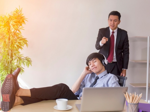 工程師「摸魚大法」每天躺著賺 被老闆識破結局神展開