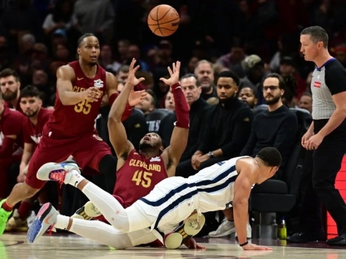 NBA》騎士灰熊強權對決引爆衝突 米契爾、莫蘭特在內4人吹T