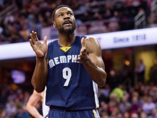 NBA》隊史第三人 灰熊宣佈退休「大鎖」艾倫球衣