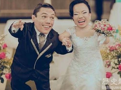 世界上最矮的夫妻：身高都不過百