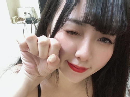 好想吃！巨乳桌球教練「糖糖」爆奶做乳酪塔　果然充滿奶香味