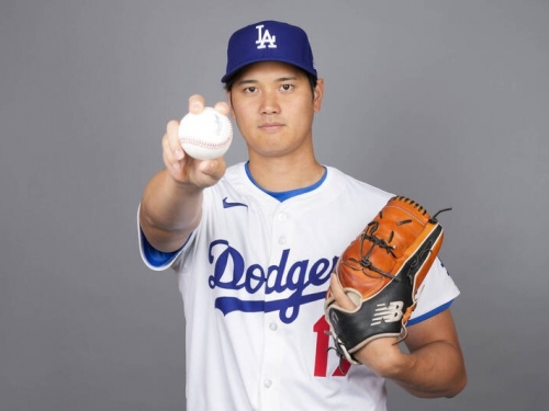 MLB》大谷翔平俏皮模仿「龍捲風投法」 還與山本、朗希豪華合影