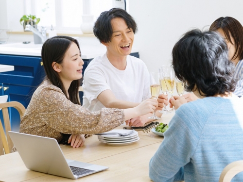 喬遷宴淪慘劇！人妻被偷拍猥褻 老公還出軌朋友