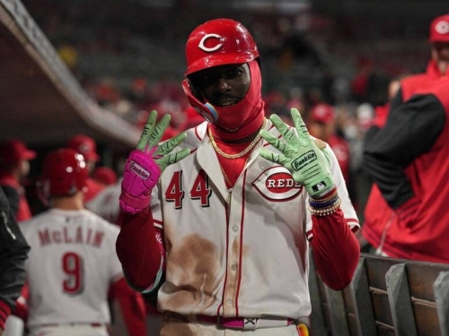 MLB》克魯茲鐵支雙響砲灌7分+辛格7局好投 紅人紀錄之夜擊潰遊騎兵