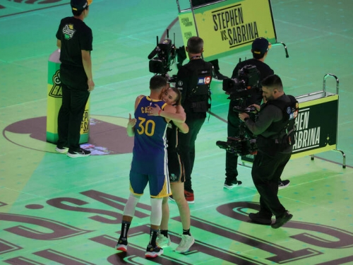 NBA明星賽》頂尖對決！對尬WNBA神射手超精彩 柯瑞嗨喊：這場秀太完美