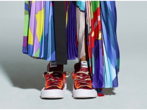 爆炸性合作！KAWS 宣佈和 NIKE、sacai 推出三方聯名鞋款　發售日確定在今年的...