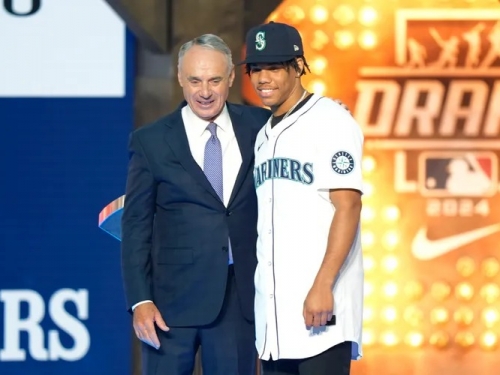 MLB》日本漫畫都是真的！他「左右開投」都能飆150公里火球　要進軍大聯盟了