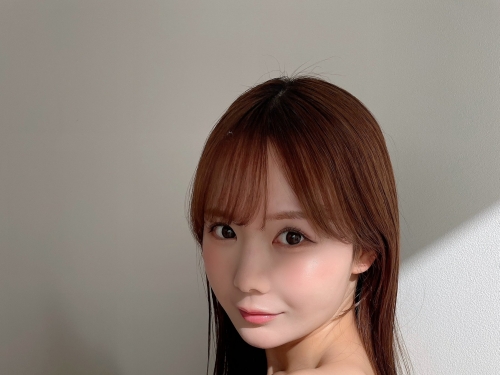 AV界潮吹天使「miru」的沈浸式性愛教學！邊做邊噴滿床都是水