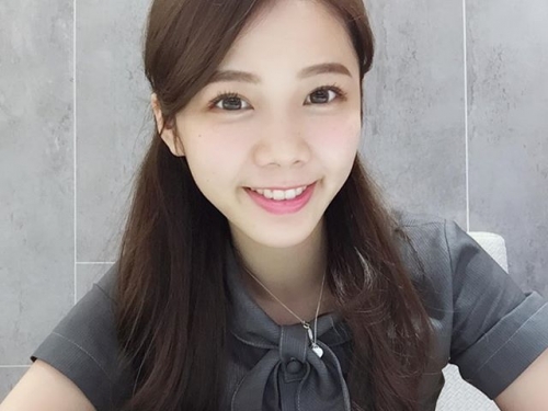 台中人注意了！「最美牙助」陳甯揎，診所制服又緊身又短到不像話....