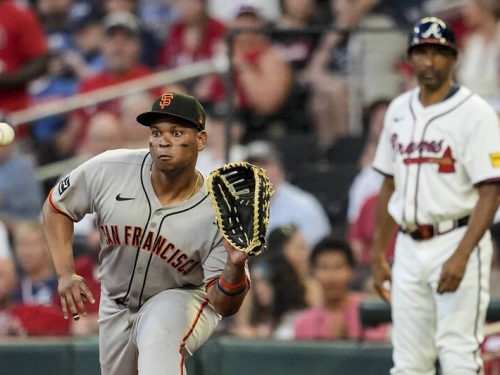 MLB》喜歡在場上守備而非扛DH！德弗斯首度守一壘0失誤敲雙安