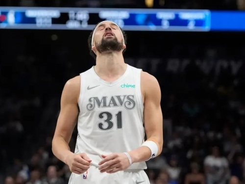 NBA》獨行俠只剩9人！又一人本季報銷　球迷調侃：總教練正在熱身