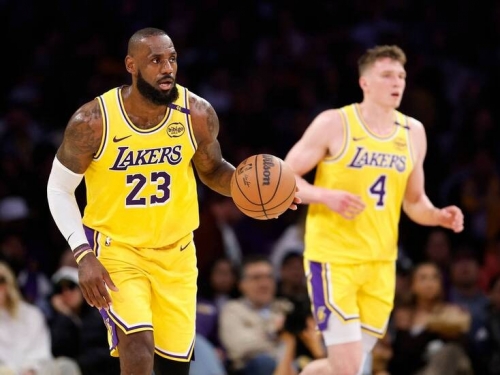 NBA》詹姆斯40歲首戰砍23分難救湖人 送老東家騎士8連勝