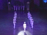 本來不知道世界第一名的儀隊表演會有多了不起，沒想到才看一下就全身冒雞皮疙瘩！