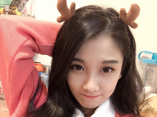 超性感「正妹護理師」制服底下隱藏好身材　休假日解放豐滿美乳