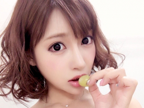 與其求救不如Enjoy！「G罩杯」AV女王明日花キララ上了「濕速列車」慘遭癡漢「棒打」！