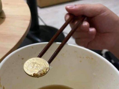餐點中驚見「現金回饋」！ 網直呼：再來十碗