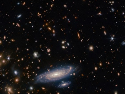 韋伯望遠鏡新調試圖像，揭 10 億光年外像極銀河系的螺旋星系