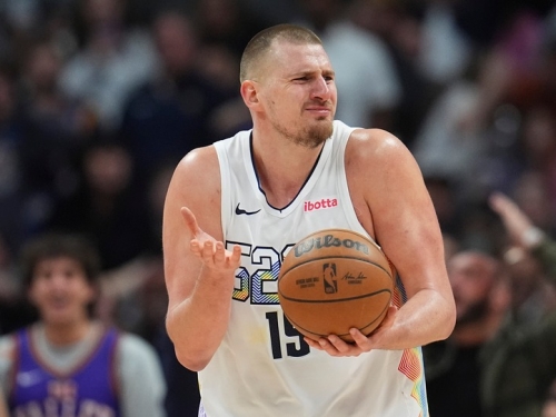 NBA》約基奇封神表現 主帥讚嘆：他是獨一無二的