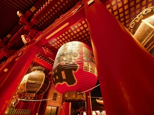 抹茶、和牛、相撲秀！觀光客重塑歷史老街 淺草變身成「日本主題樂園」